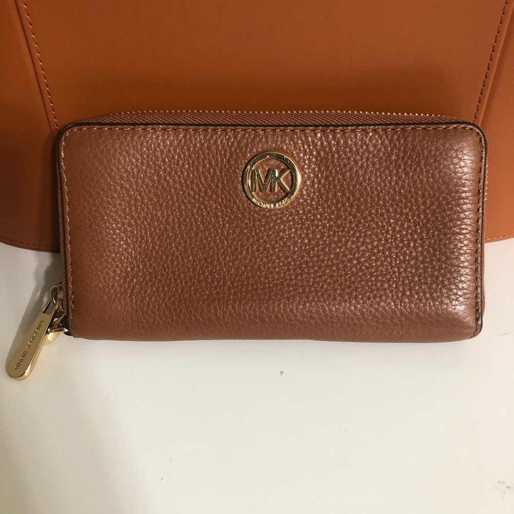 Michael Kors zipper wallet